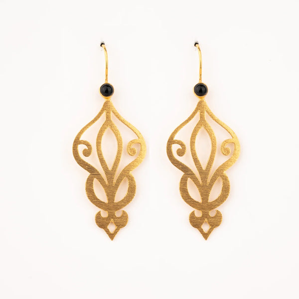 Swirl earrings with onyx gem ST